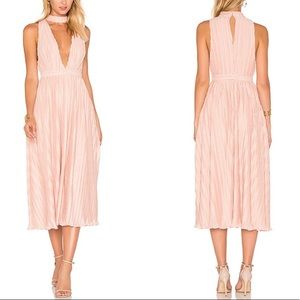 Low cut pink midi dress! 💃🏻